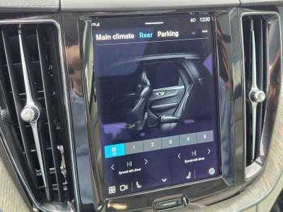 2023 Volvo XC60 Ultimate Bright Theme