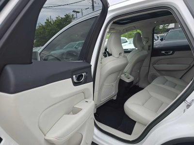2023 Volvo XC60 Plus Bright Theme