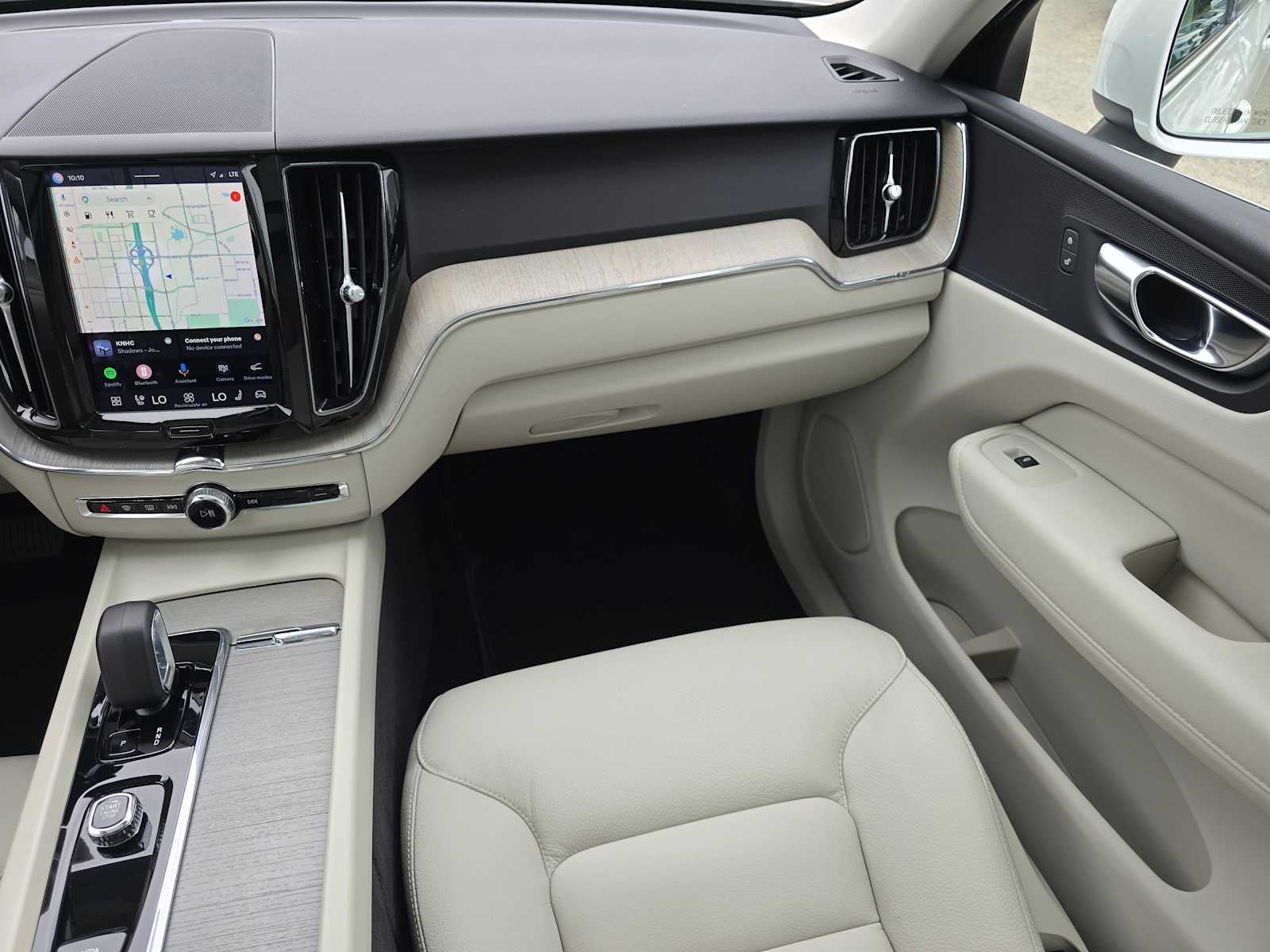 2023 Volvo XC60 Plus Bright Theme