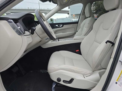 2023 Volvo XC60 Plus Bright Theme