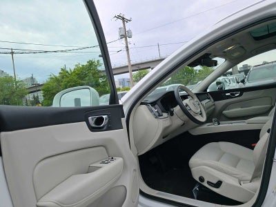 2023 Volvo XC60 Plus Bright Theme