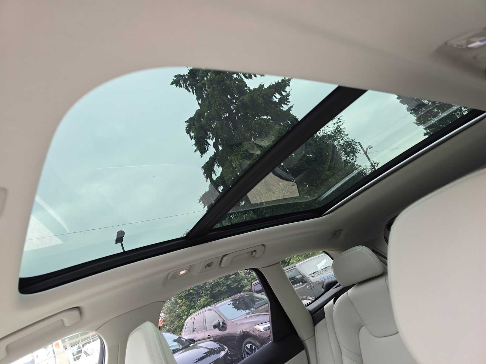 2023 Volvo XC60 Plus Bright Theme