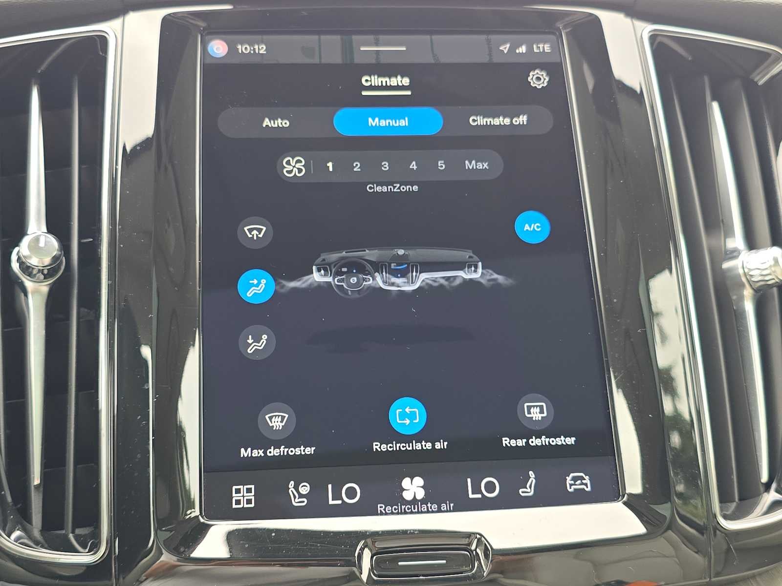 2023 Volvo XC60 Plus Bright Theme