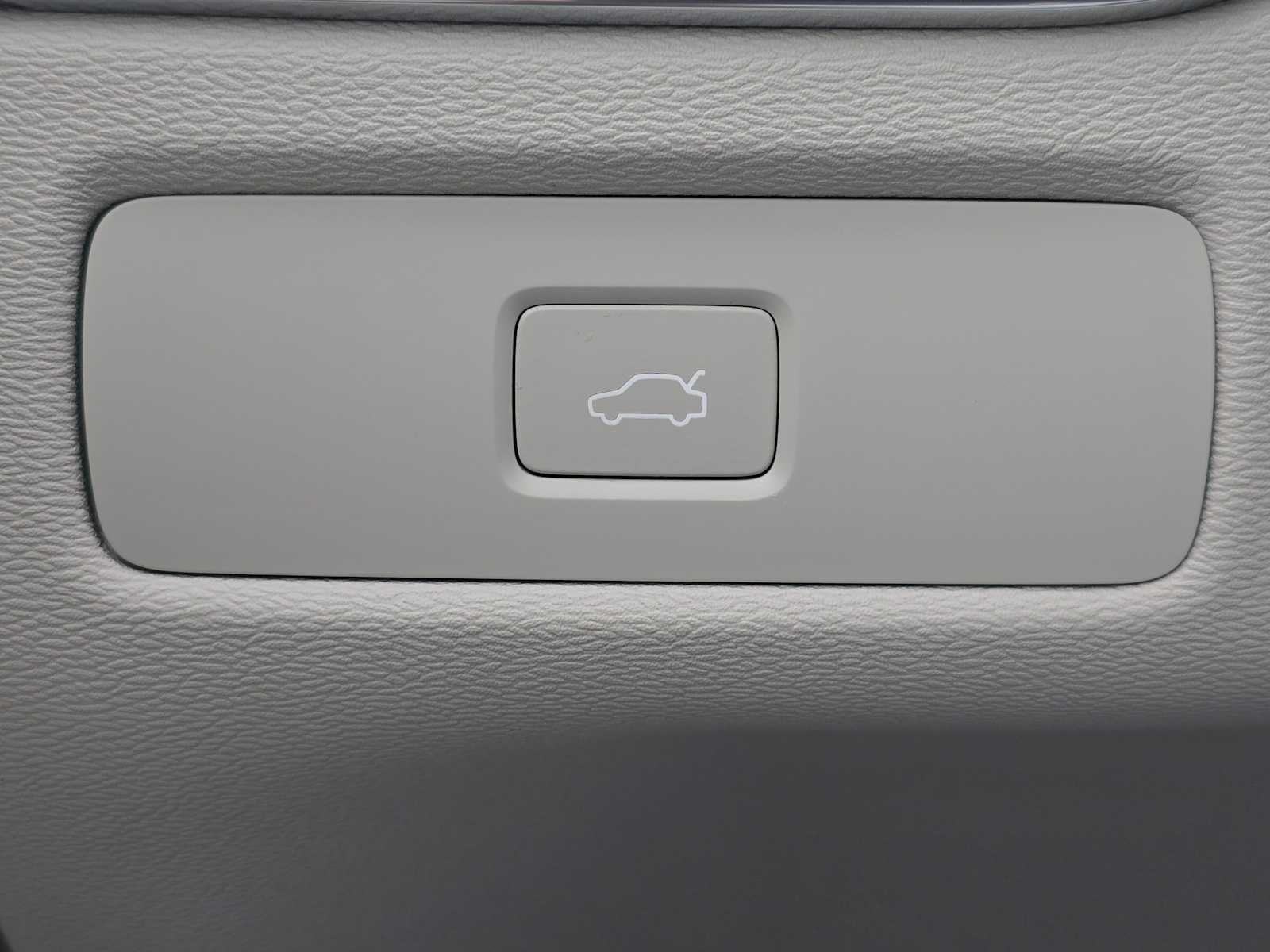 2023 Volvo XC60 Plus Bright Theme