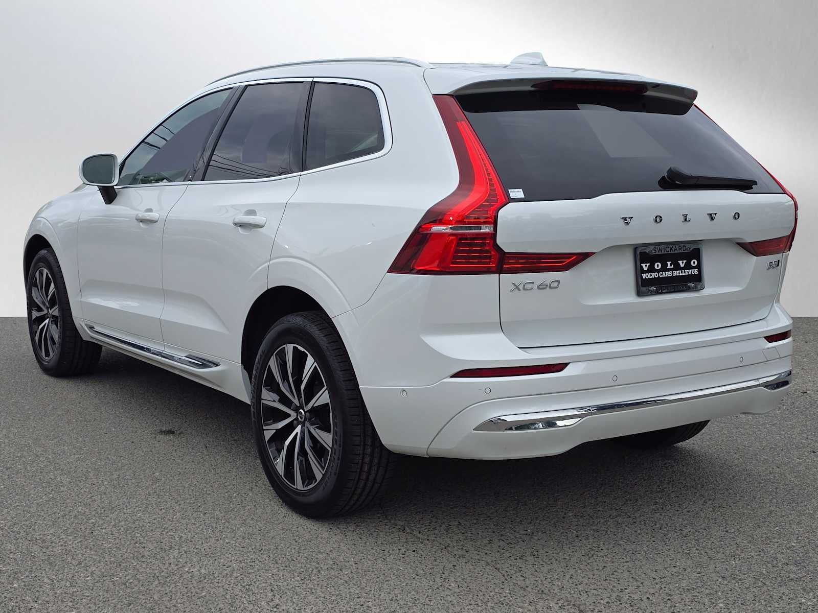2023 Volvo XC60 Plus Bright Theme