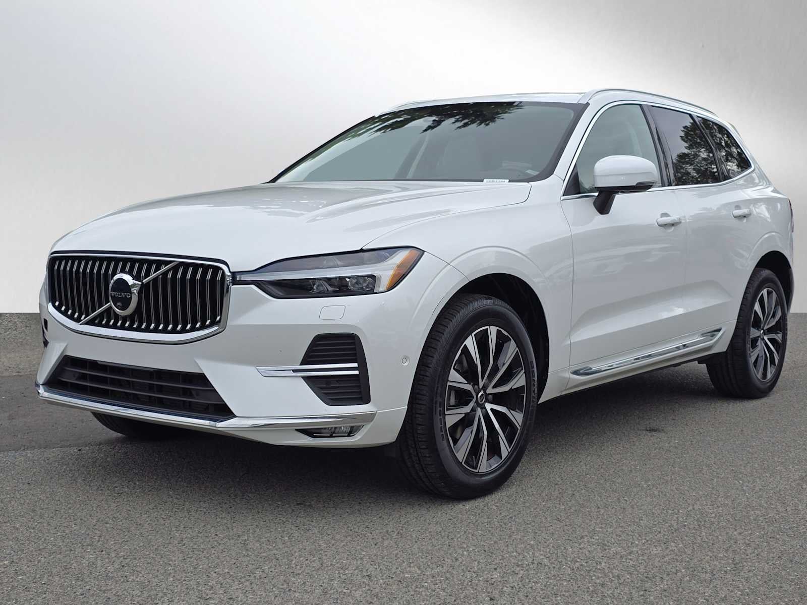 2023 Volvo XC60 Plus Bright Theme