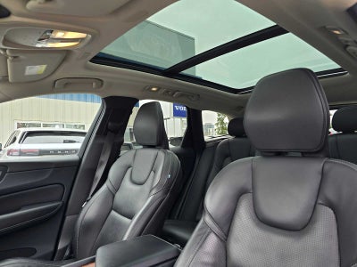2023 Volvo XC60 Ultimate Dark Theme