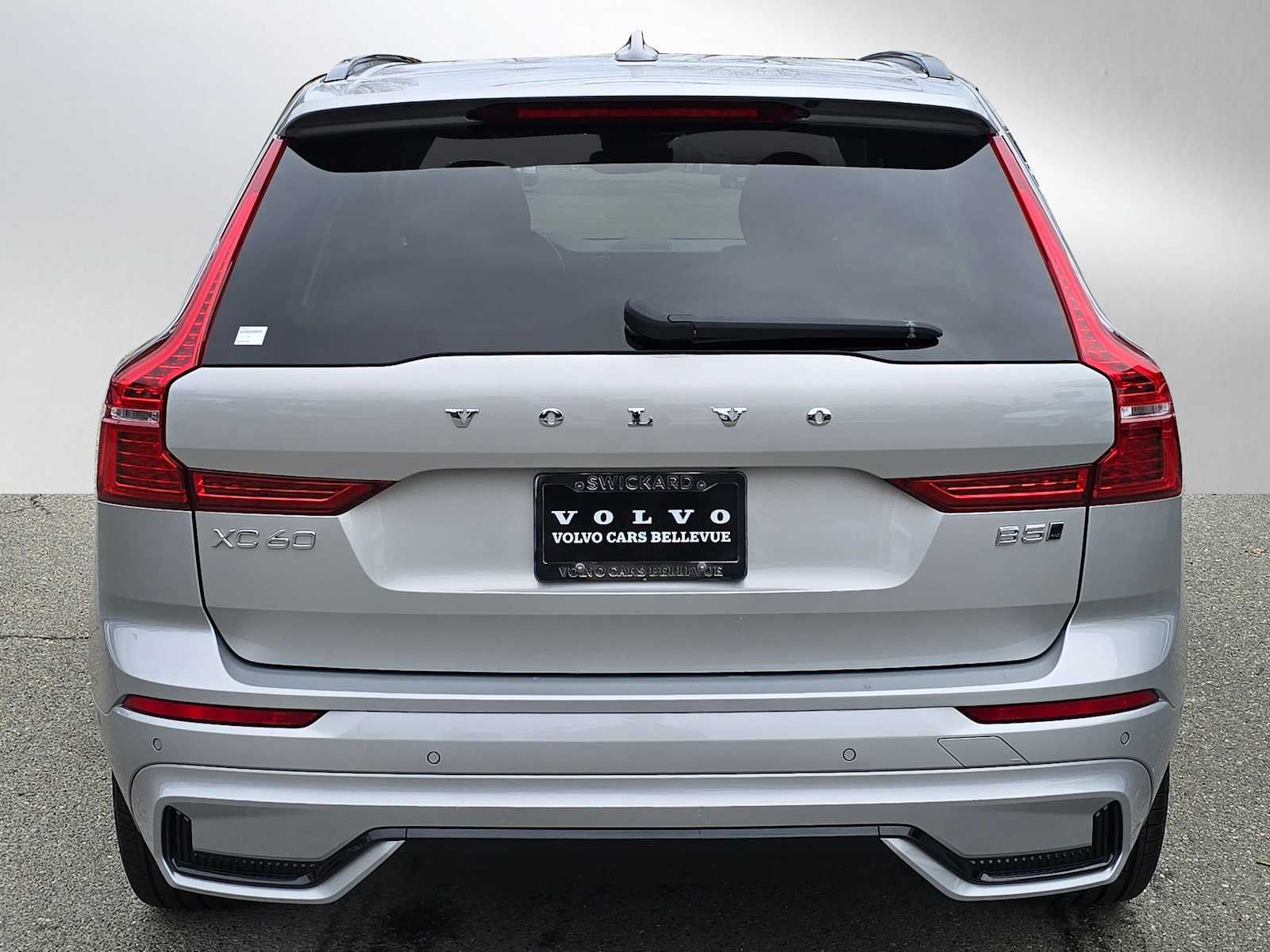 2023 Volvo XC60 Ultimate Dark Theme