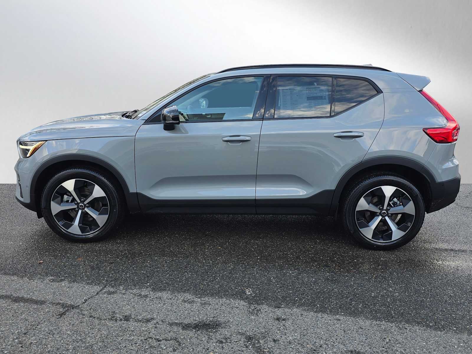 2026 Volvo XC40 Plus