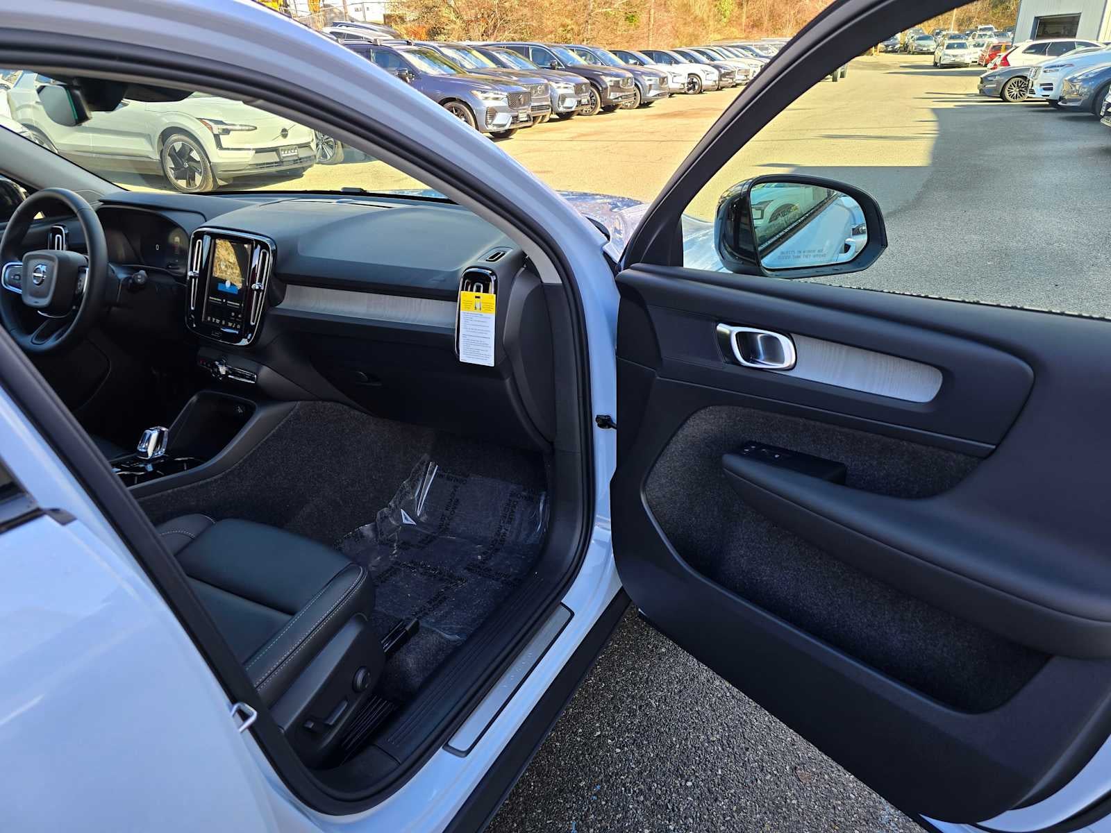 2026 Volvo XC40 Plus