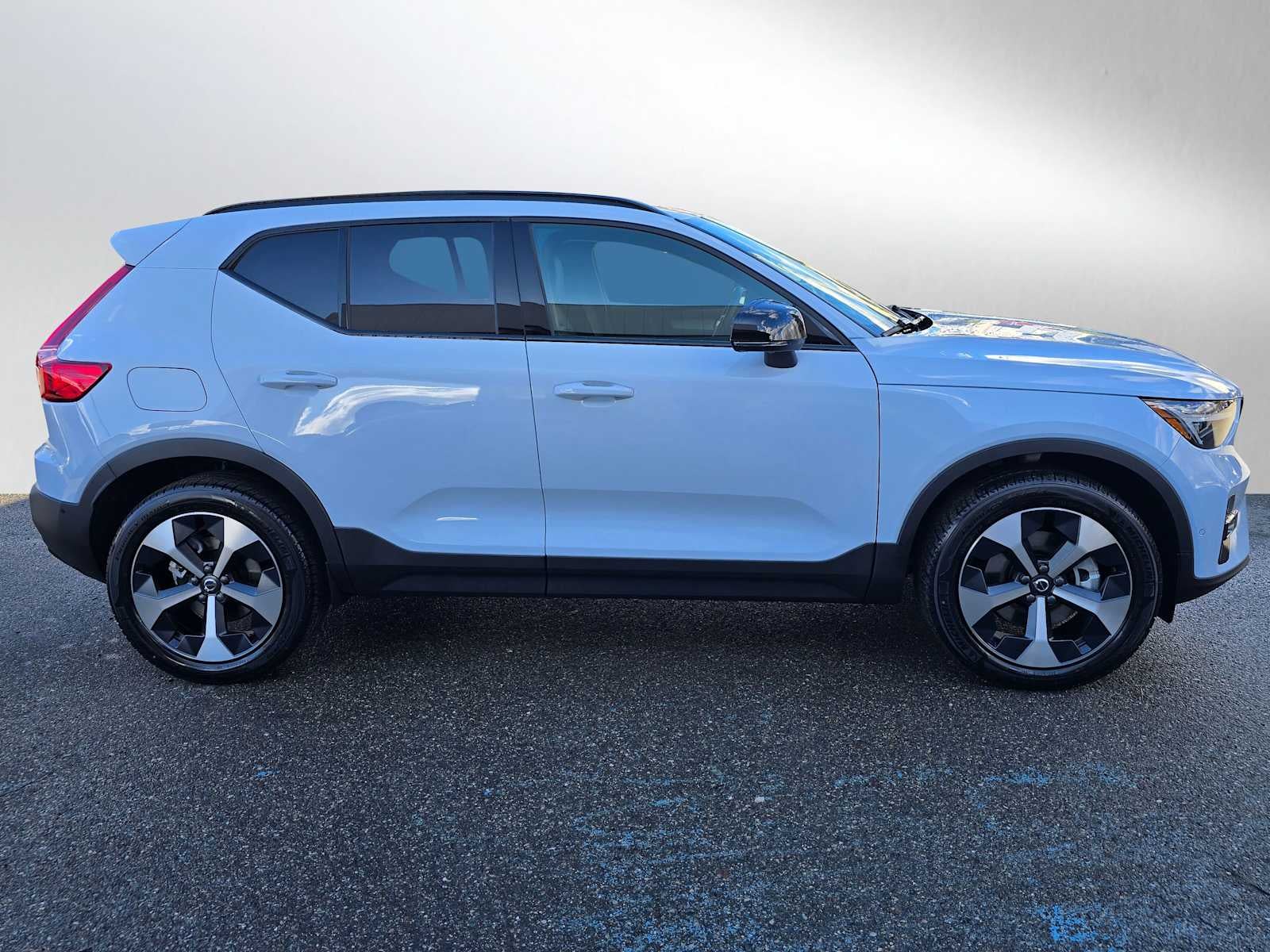2026 Volvo XC40 Plus