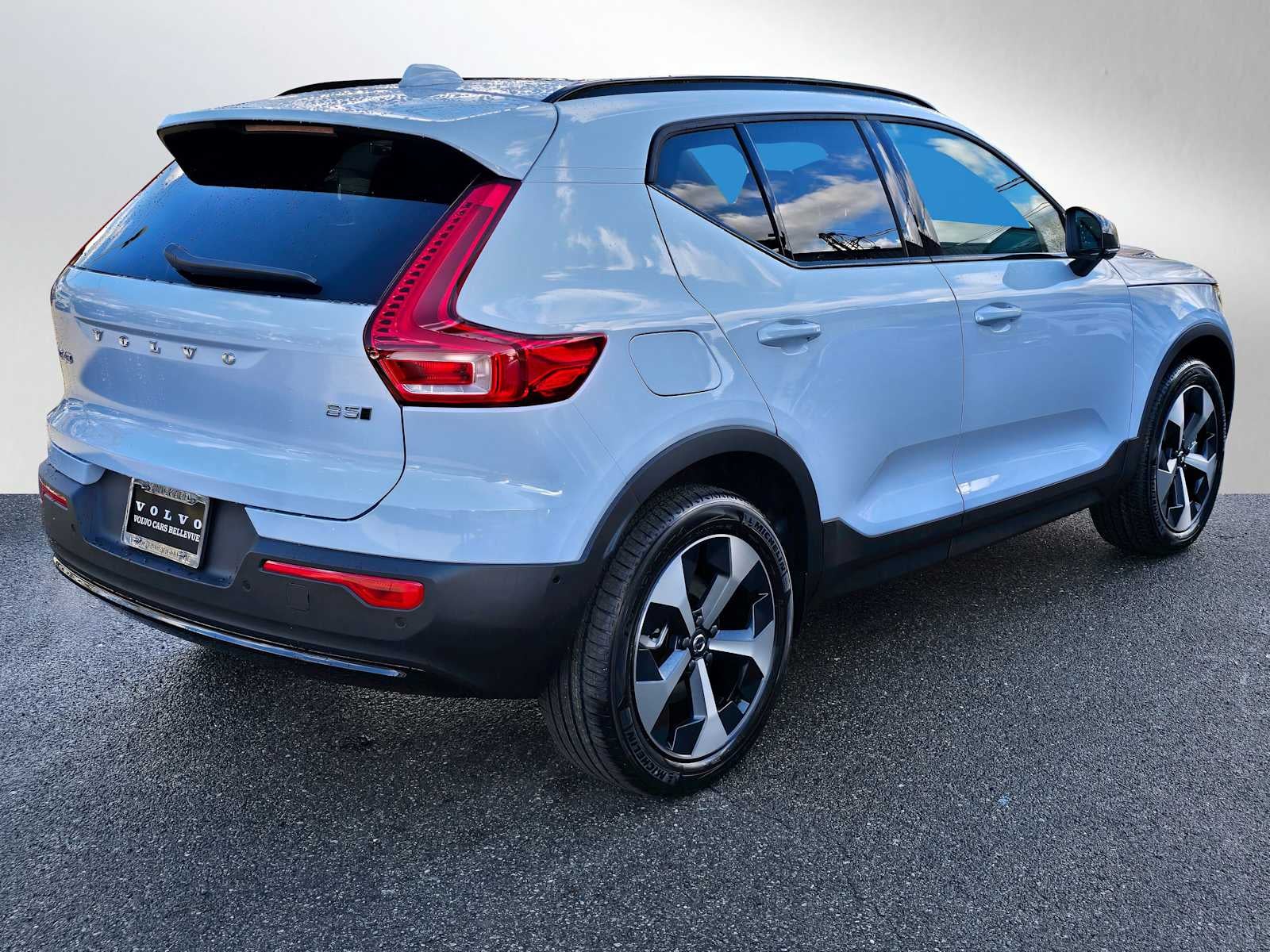 2026 Volvo XC40 Plus