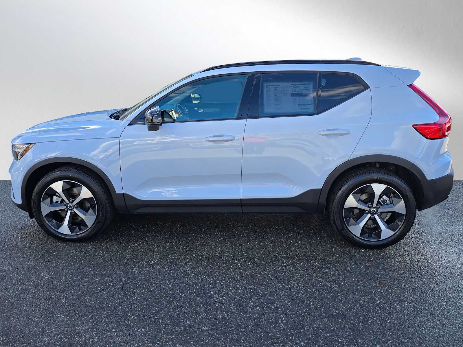 2026 Volvo XC40 Plus