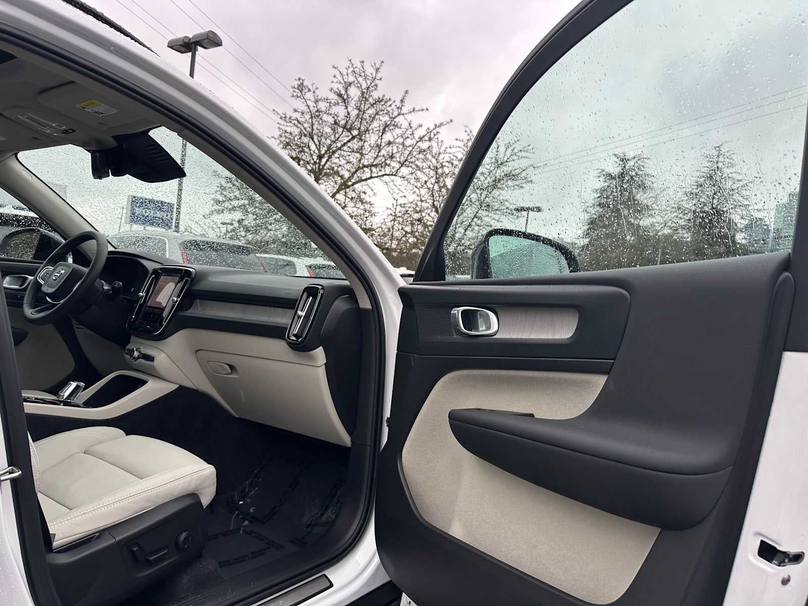 2026 Volvo XC40 Plus