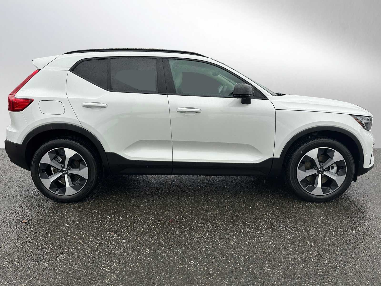 2026 Volvo XC40 Plus