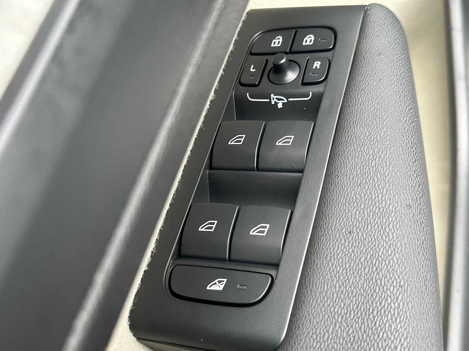 2026 Volvo XC40 Plus