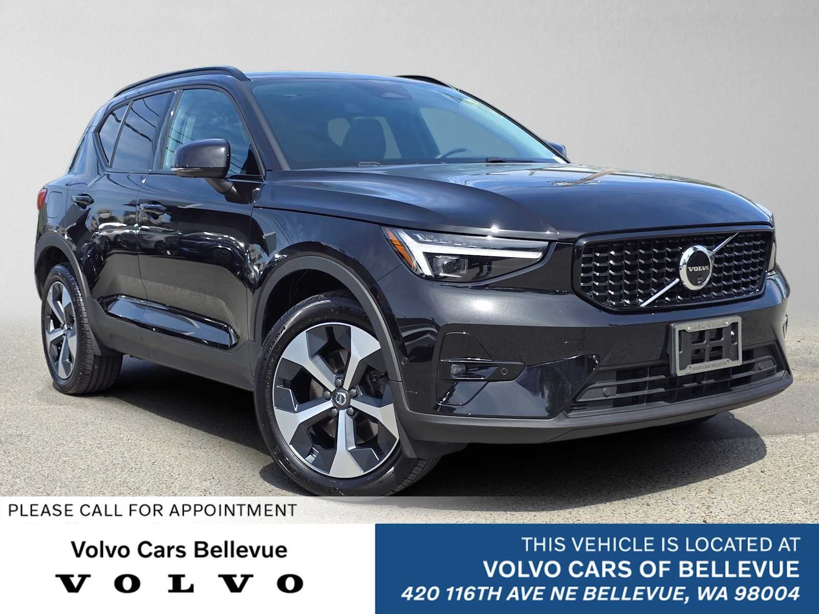 2025 Volvo XC40 Plus Dark Theme