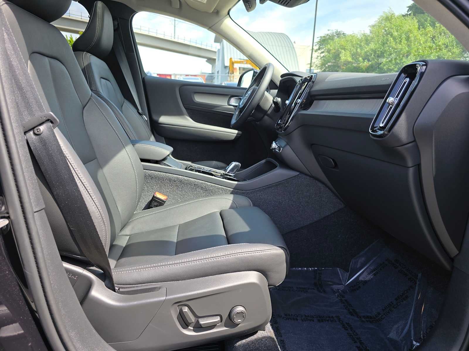 2025 Volvo XC40 Plus Dark Theme