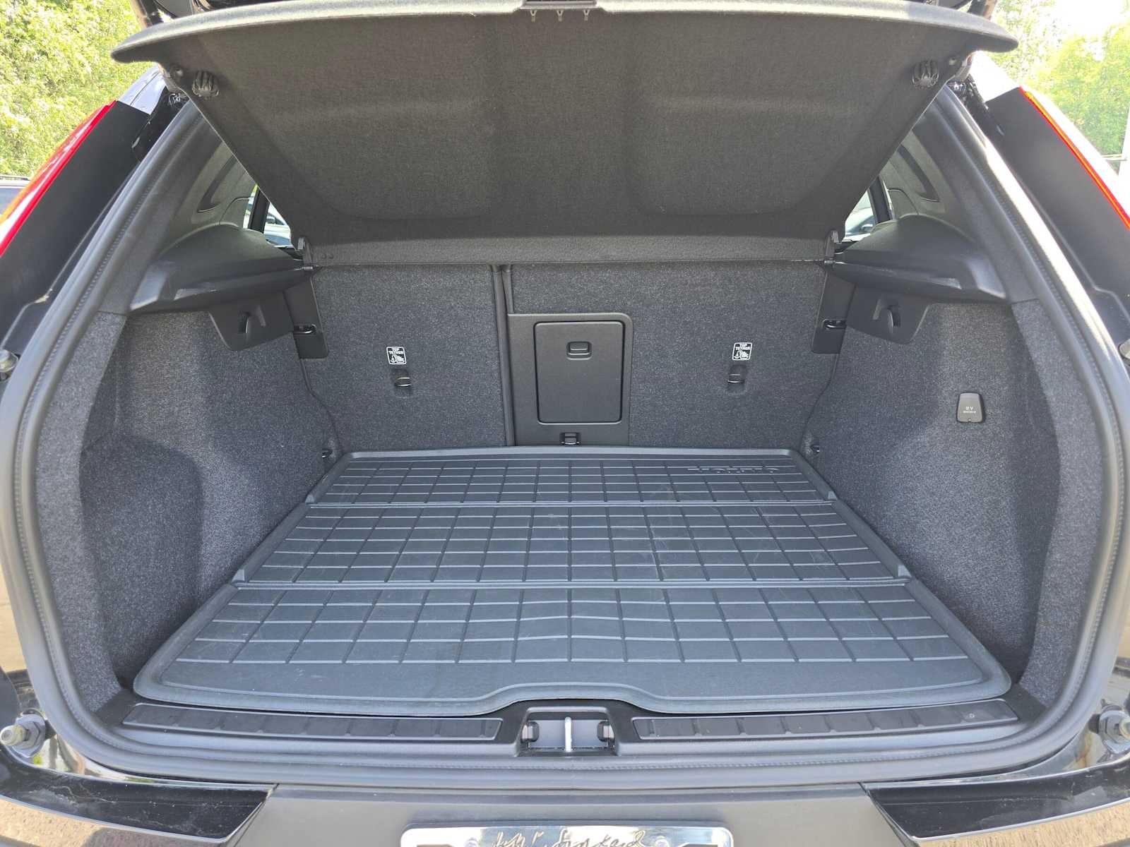 2025 Volvo XC40 Plus Dark Theme