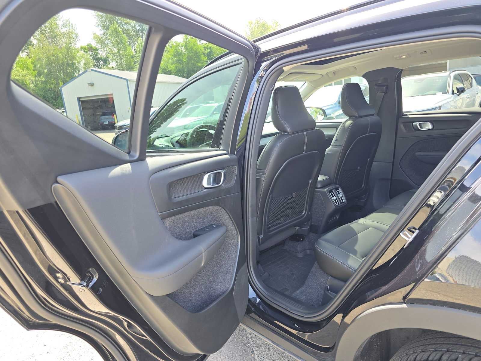 2025 Volvo XC40 Plus Dark Theme