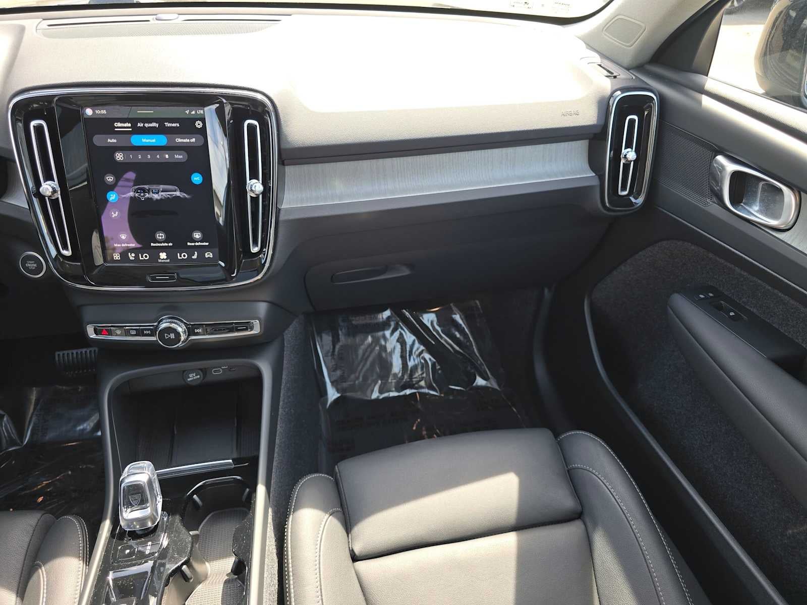 2025 Volvo XC40 Plus Dark Theme