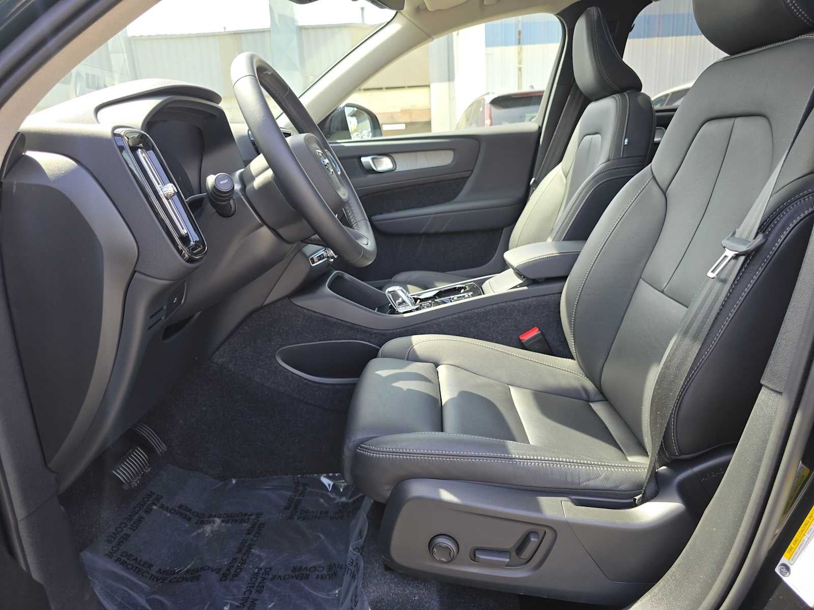 2025 Volvo XC40 Plus Dark Theme