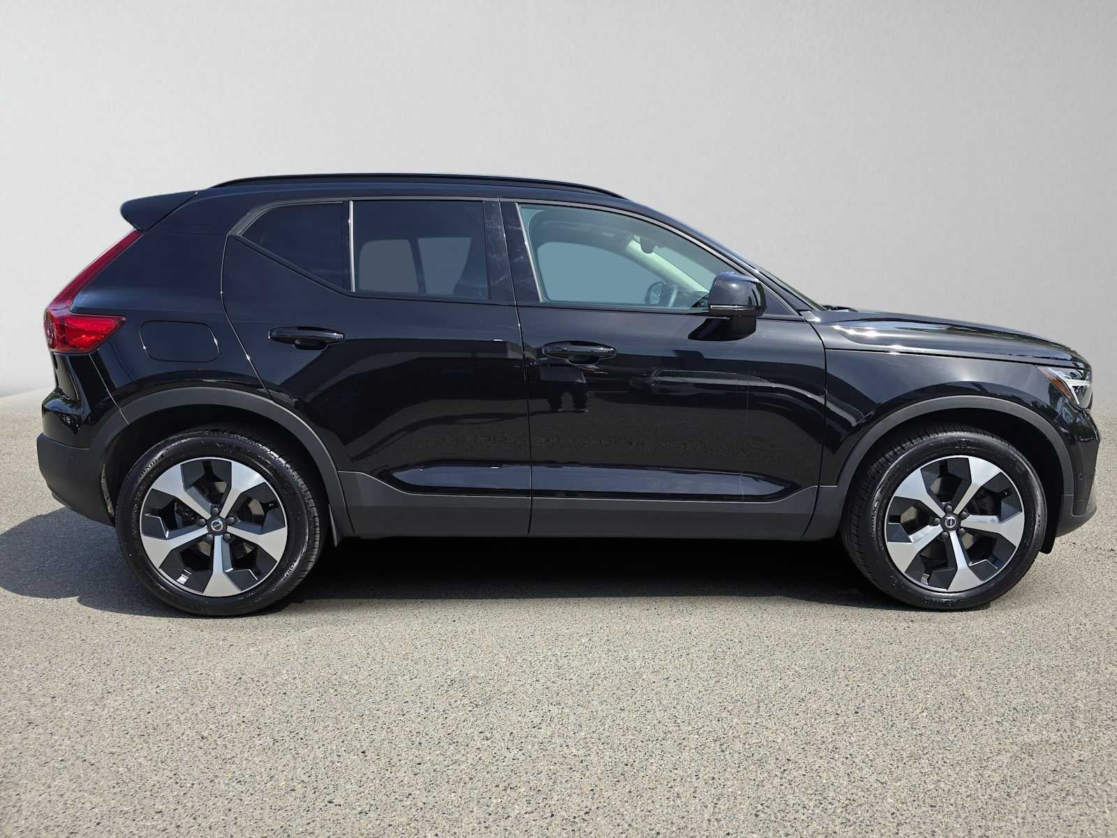 2025 Volvo XC40 Plus Dark Theme