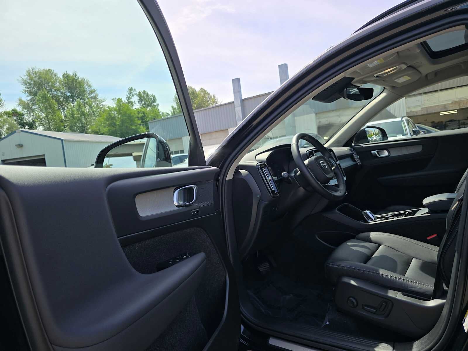 2025 Volvo XC40 Plus Dark Theme
