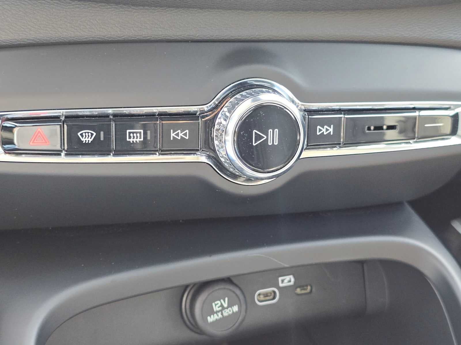2025 Volvo XC40 Plus Dark Theme
