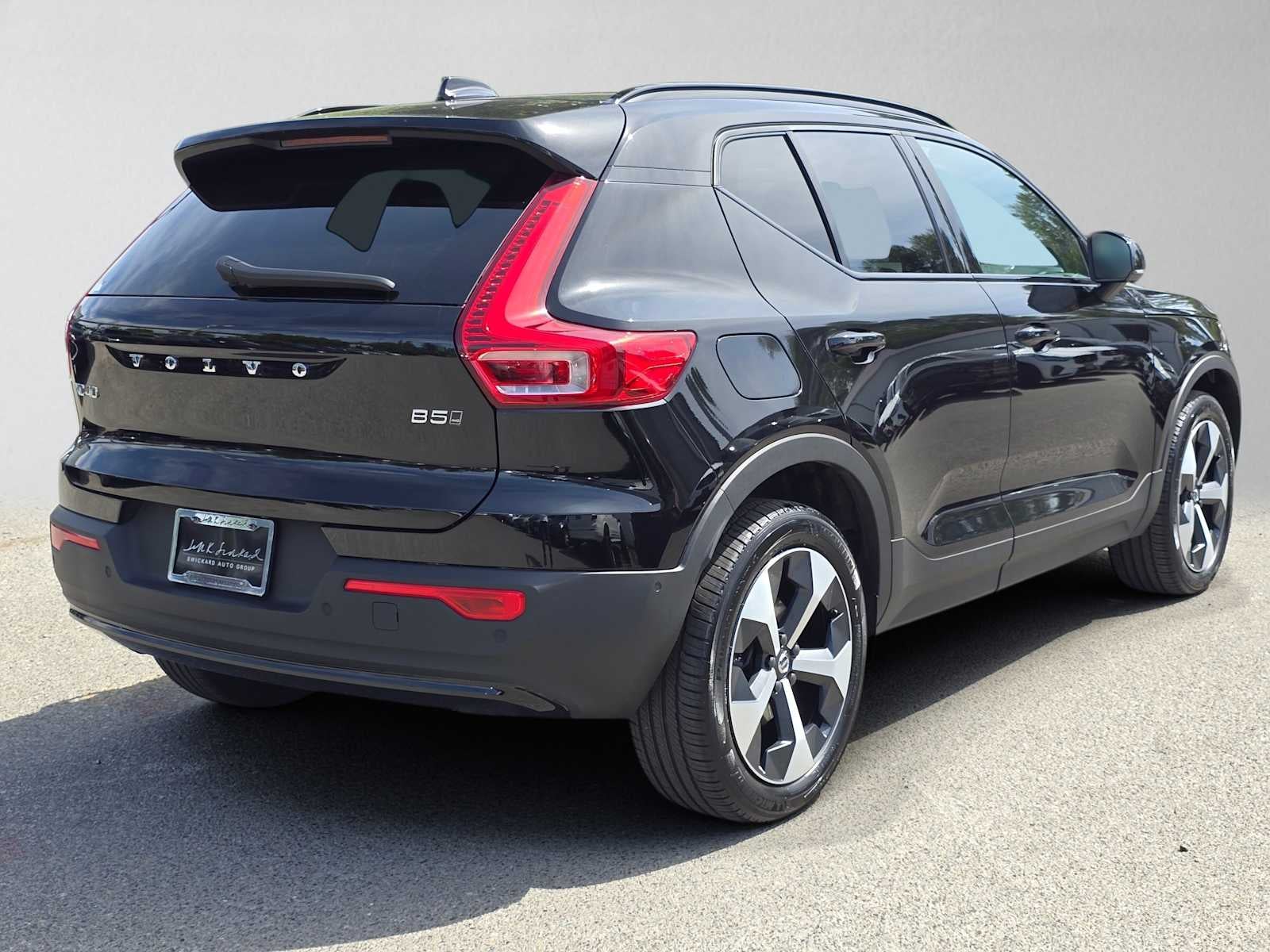 2025 Volvo XC40 Plus Dark Theme