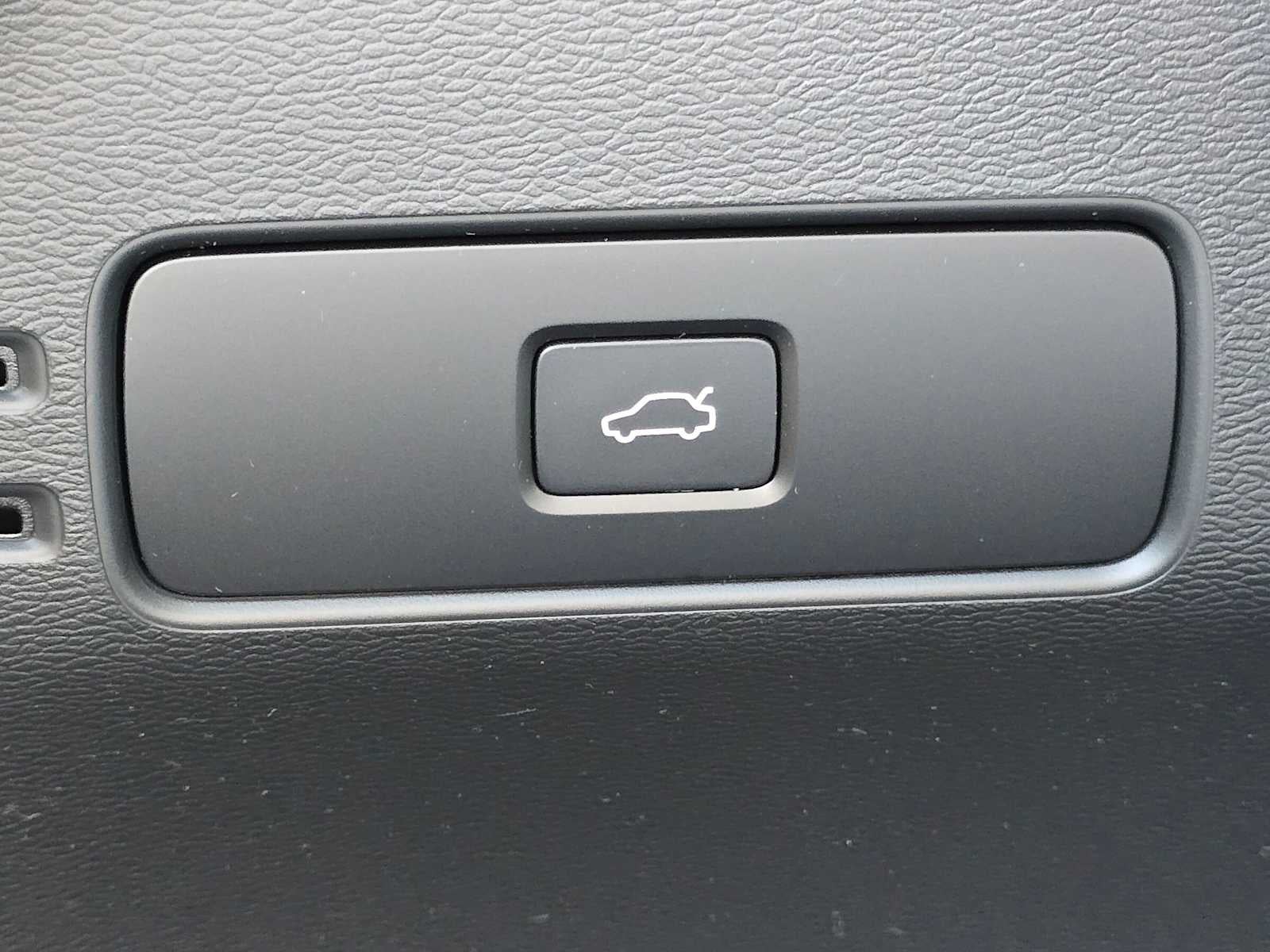 2025 Volvo XC40 Plus Dark Theme