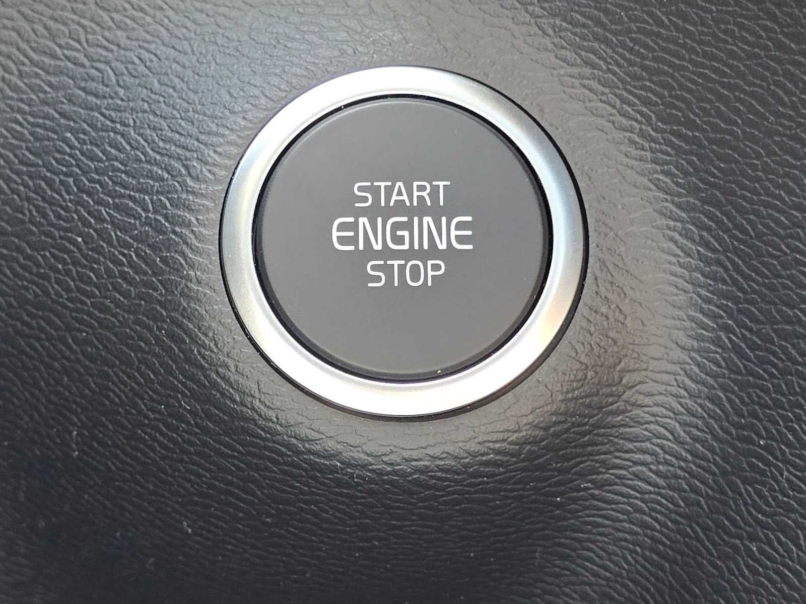 2025 Volvo XC40 Plus Dark Theme