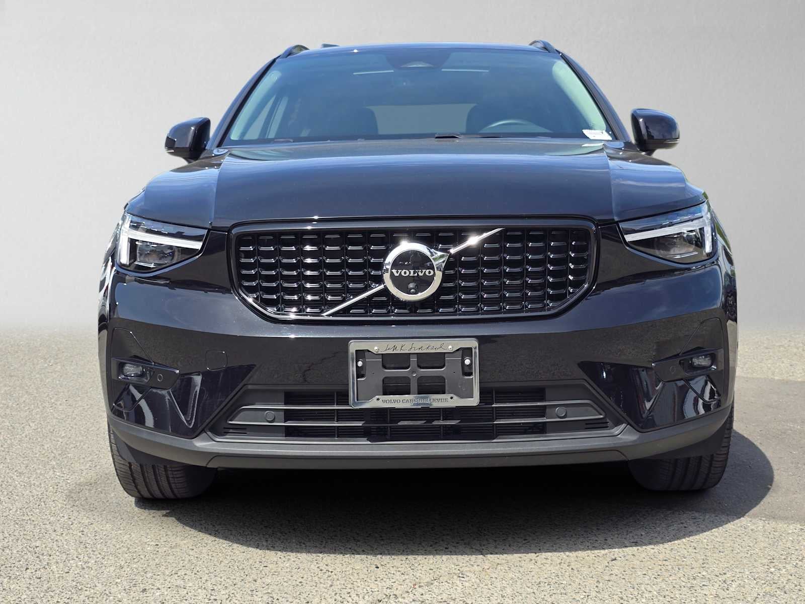 2025 Volvo XC40 Plus Dark Theme