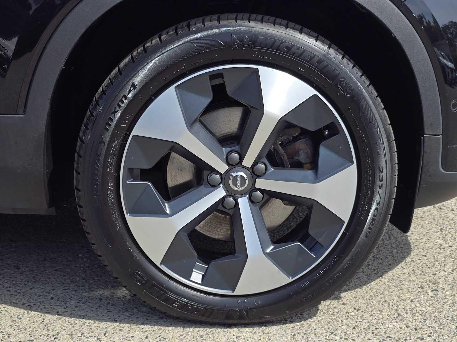 2025 Volvo XC40 Plus Dark Theme