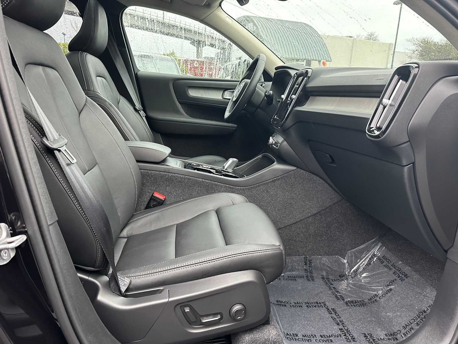 2025 Volvo XC40 Plus Dark Theme