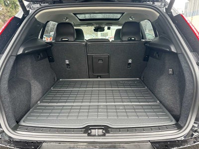 2025 Volvo XC40 Plus Dark Theme