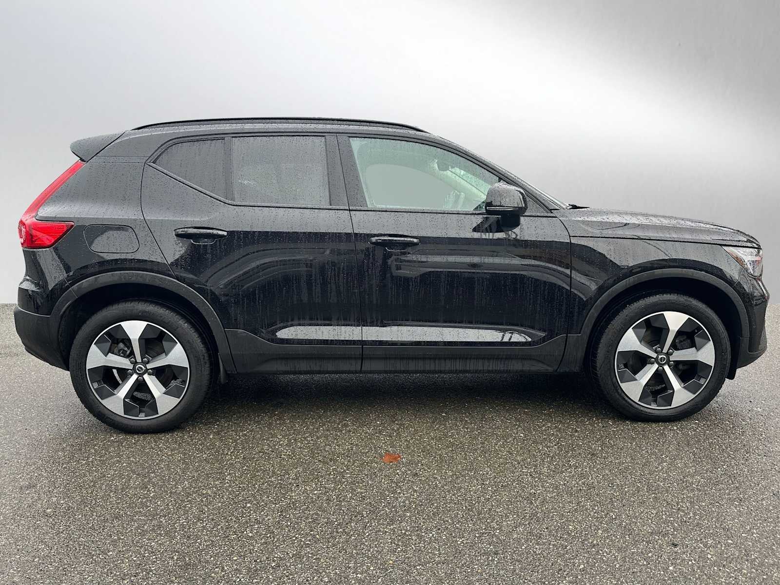 2025 Volvo XC40 Plus Dark Theme
