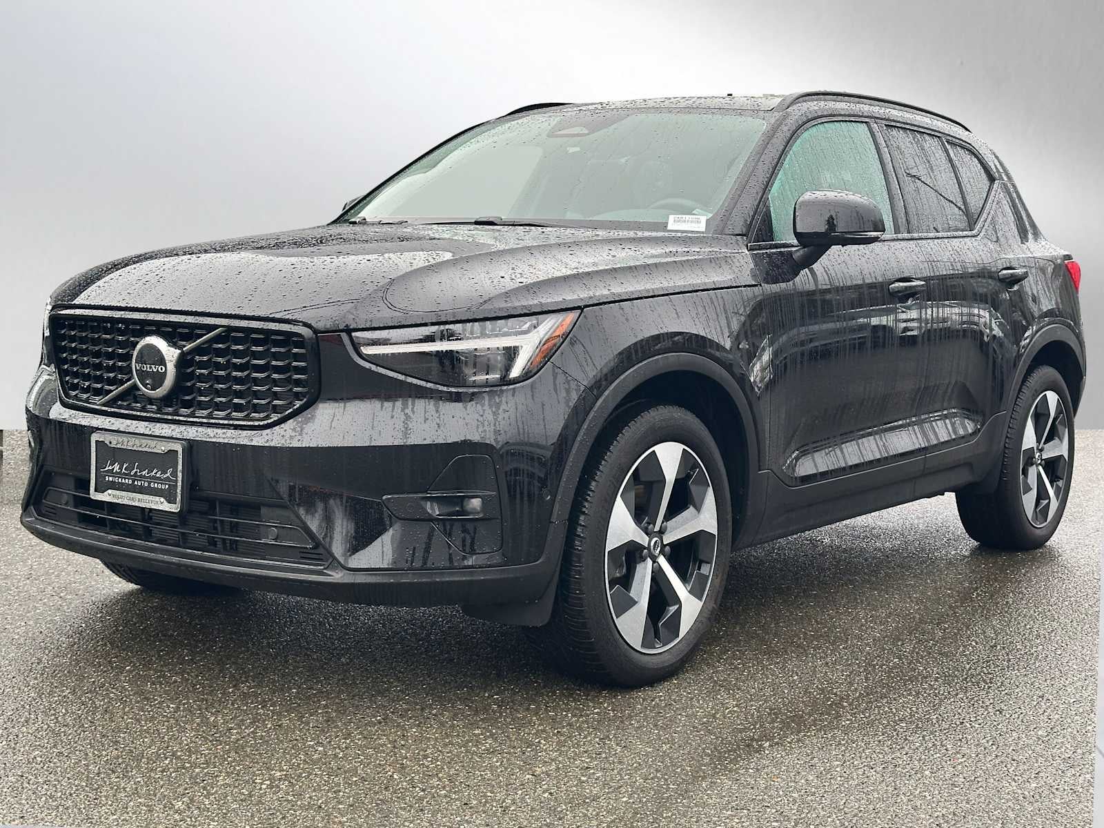 2025 Volvo XC40 Plus Dark Theme