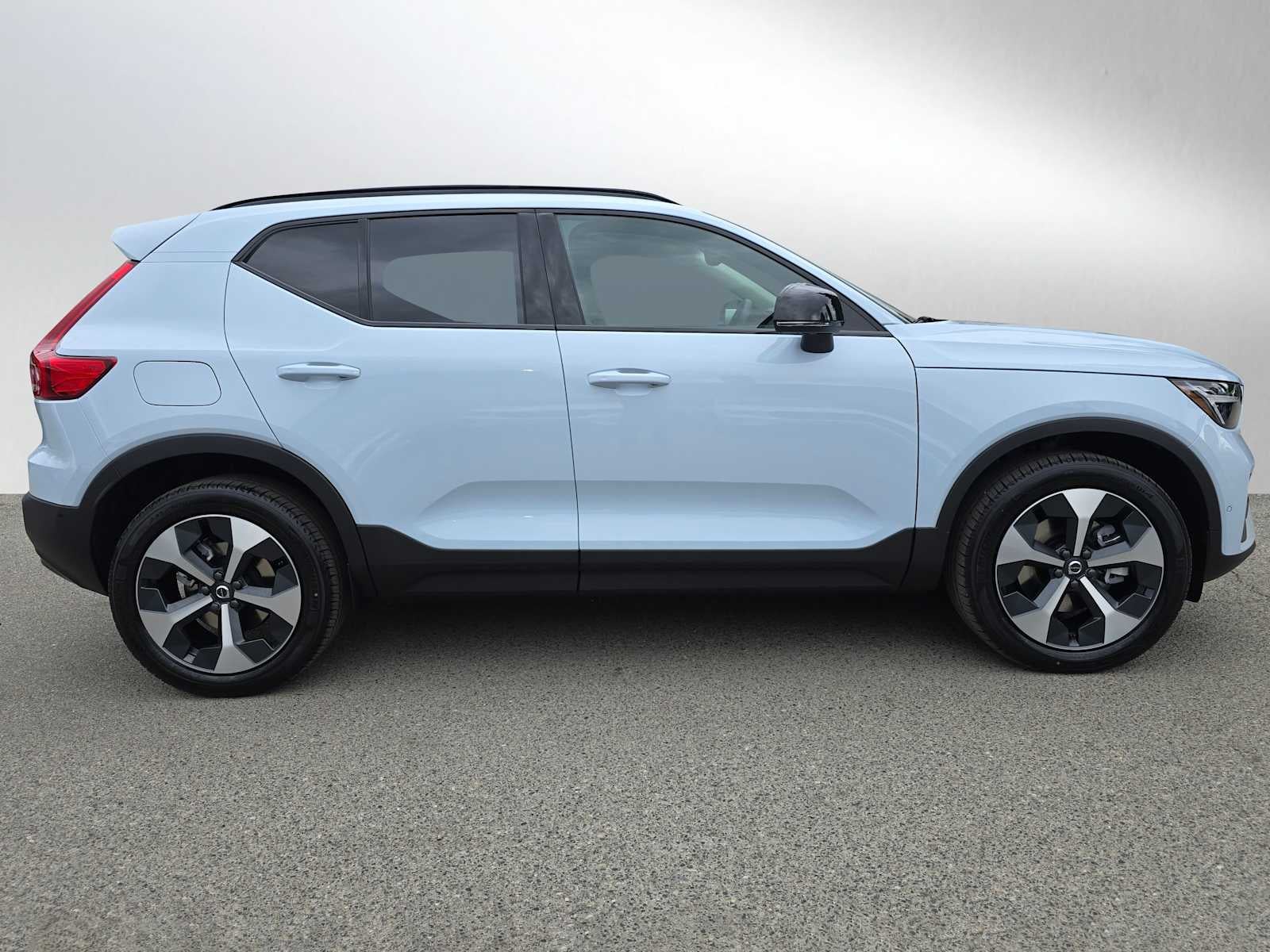 2026 Volvo XC40 Plus