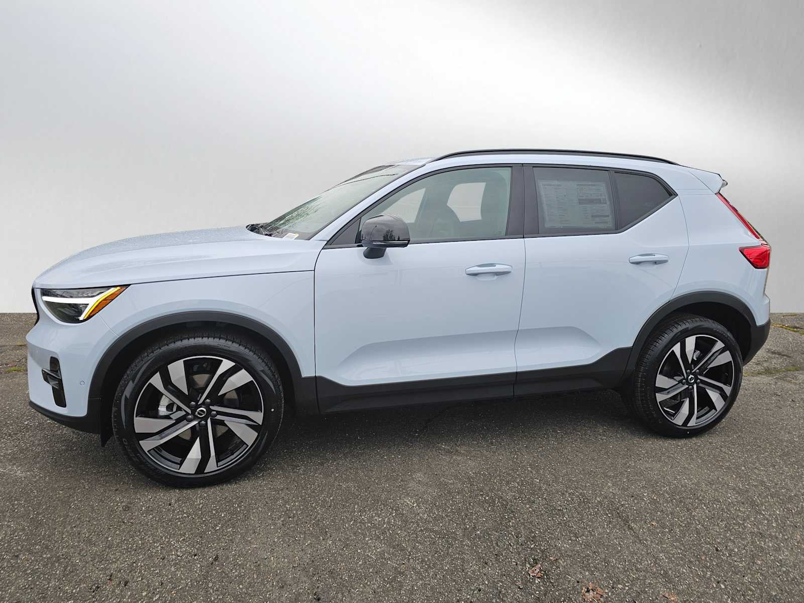 2026 Volvo XC40 Plus