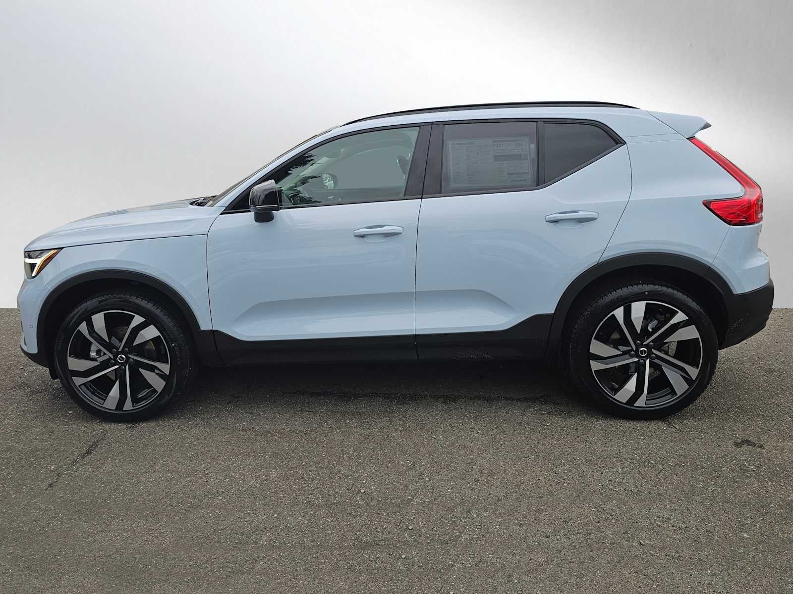 2026 Volvo XC40 Plus