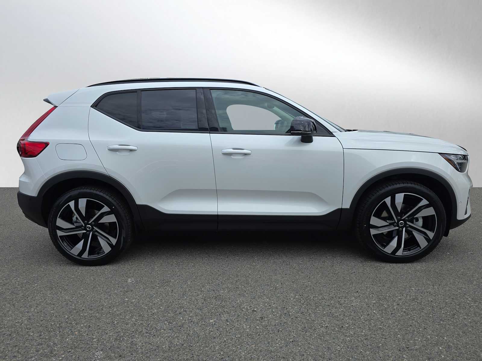 2026 Volvo XC40 Plus