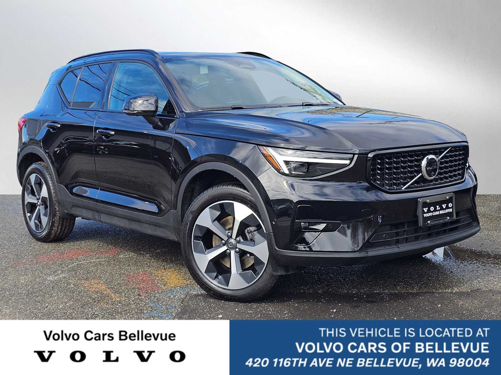 2025 Volvo XC40 B5 Plus Dark AWD's photo