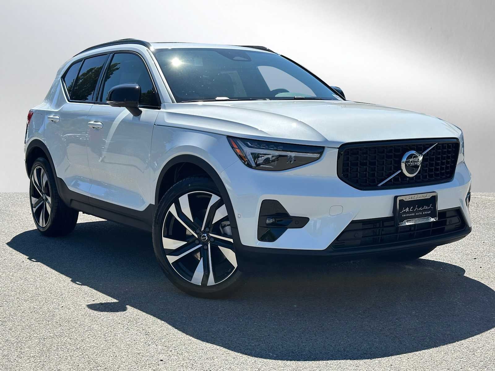 2025 Volvo XC40 Plus Dark Theme