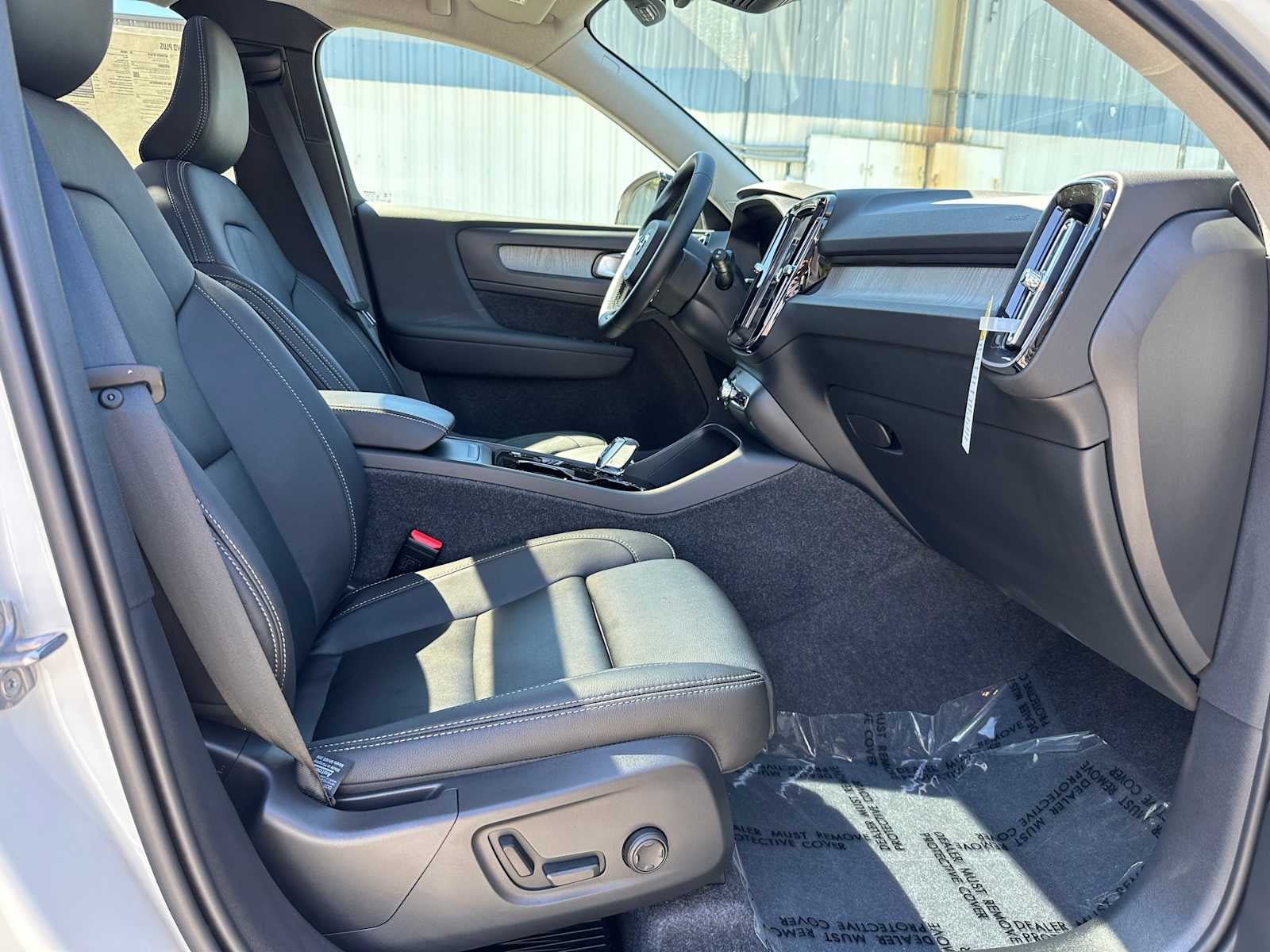 2025 Volvo XC40 Plus Dark Theme