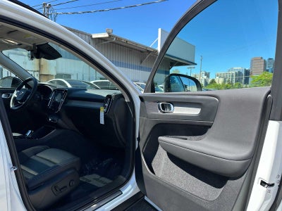 2025 Volvo XC40 Plus Dark Theme