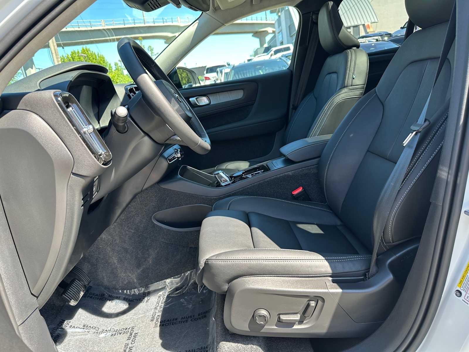 2025 Volvo XC40 Plus Dark Theme