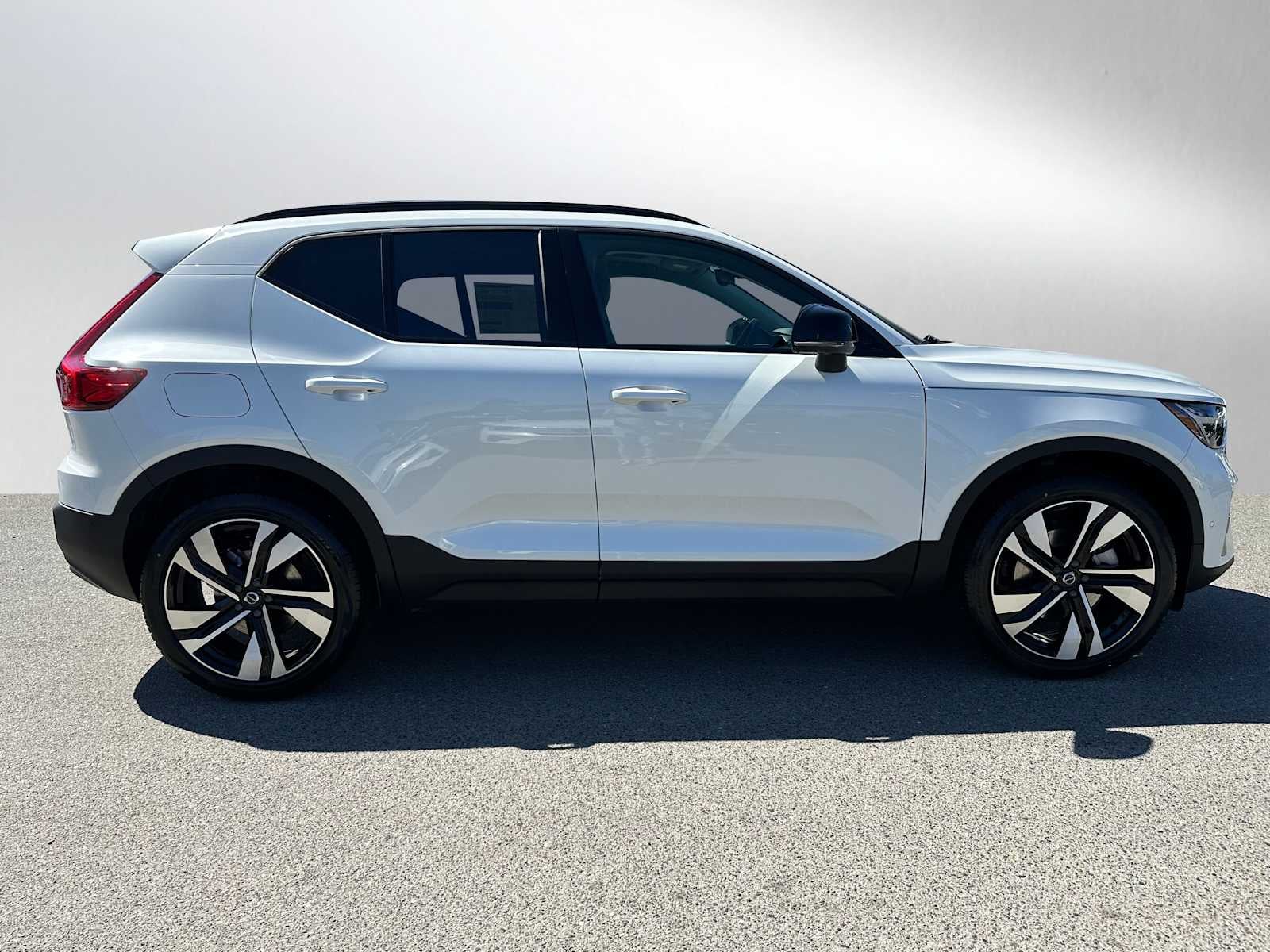 2025 Volvo XC40 Plus Dark Theme
