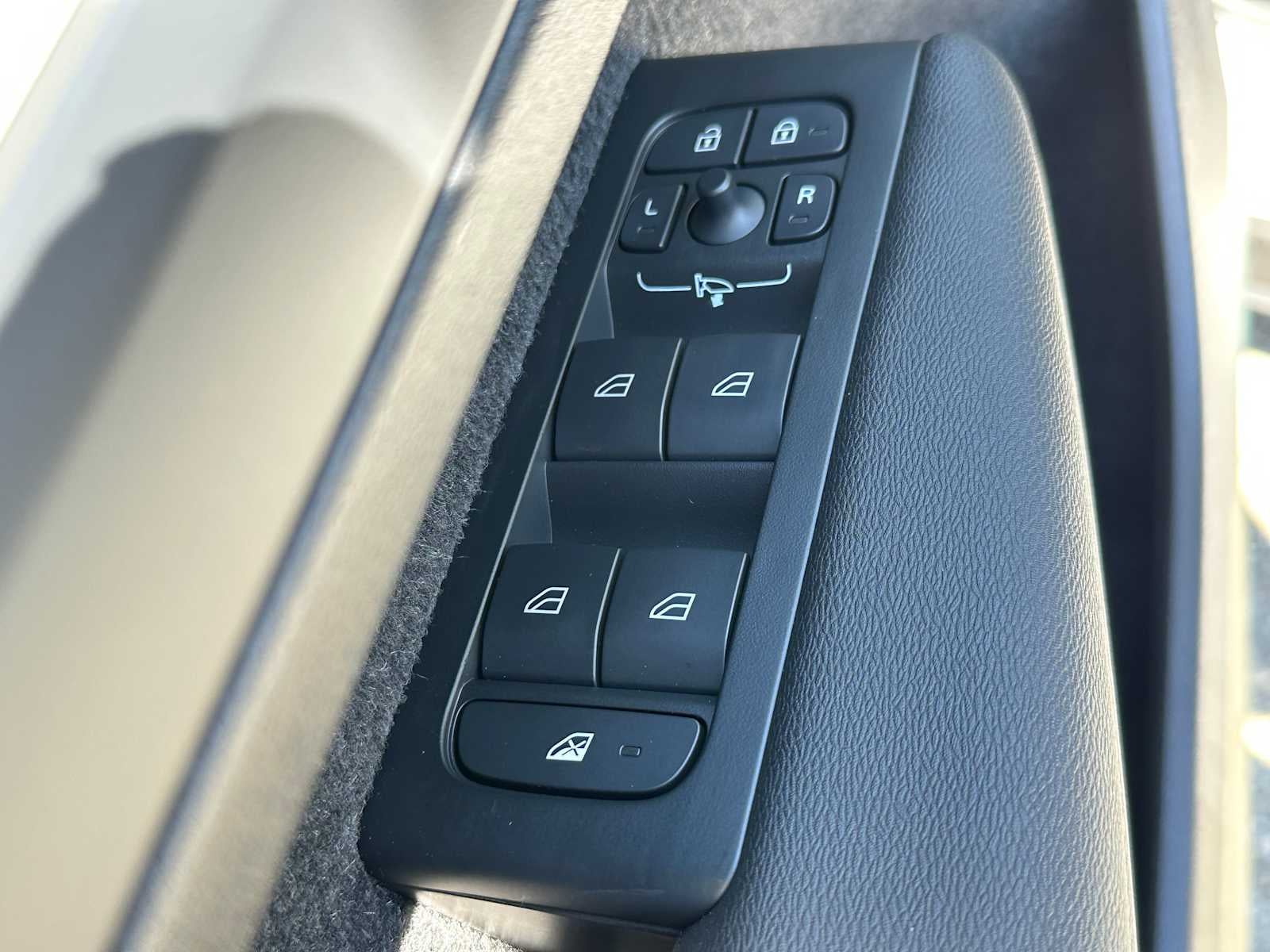 2025 Volvo XC40 Plus Dark Theme