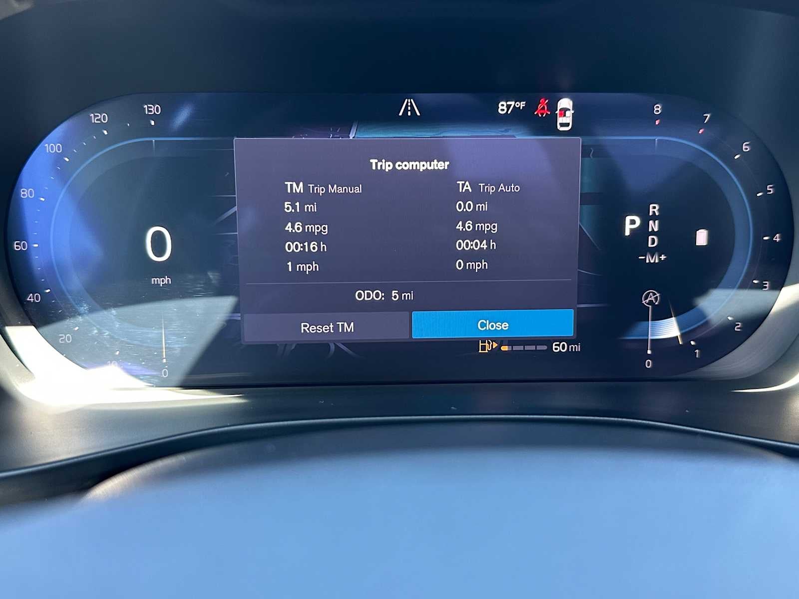 2025 Volvo XC40 Plus Dark Theme